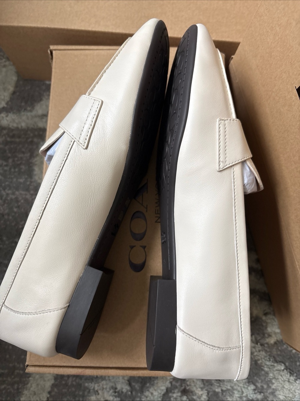 COACH Women’s Sculpted C Logo Round Toe Leather Loafers Chalk Color Size-7.5 New - Picture 10 of 12